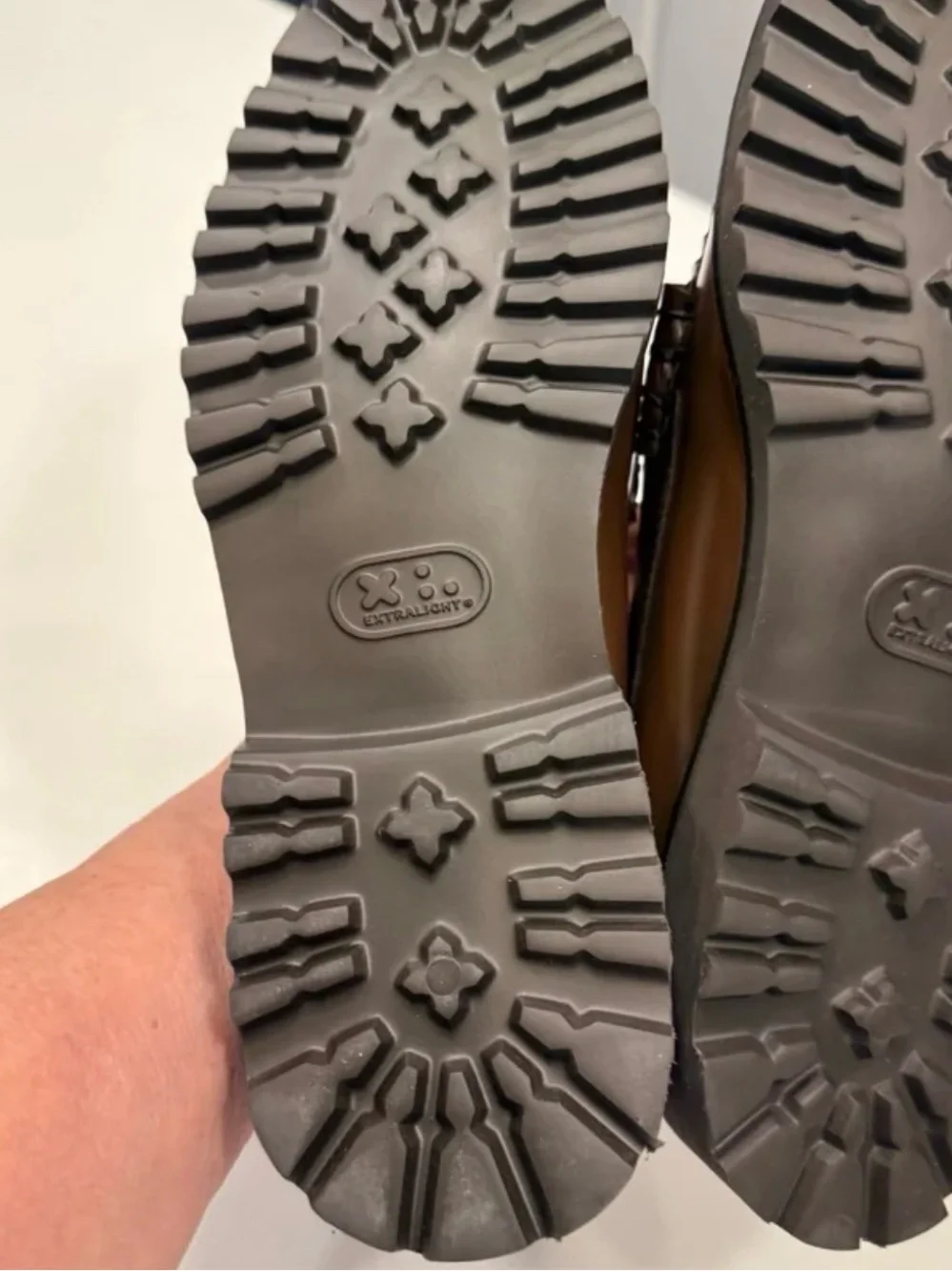 G H Bass Weejuns men’s  Larson Lug Sole Loafers Sz US 8.5 NEW